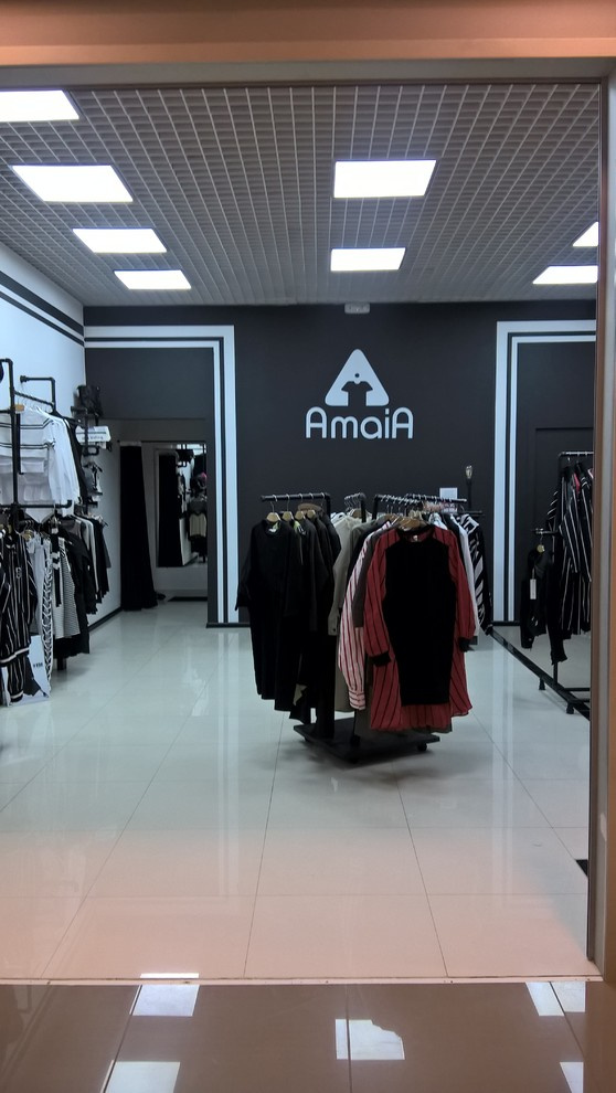 Интерьер  магазина  одежды "Aylin"  в  ТЦ"Московский  проспект"