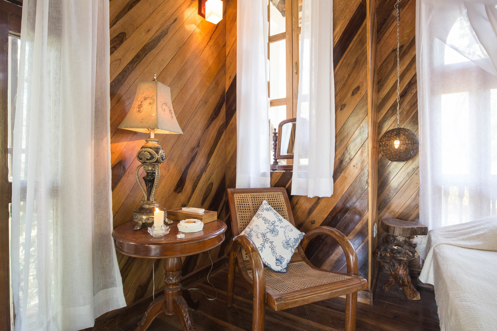 Роскошный дом на дереве в восточном стиле.