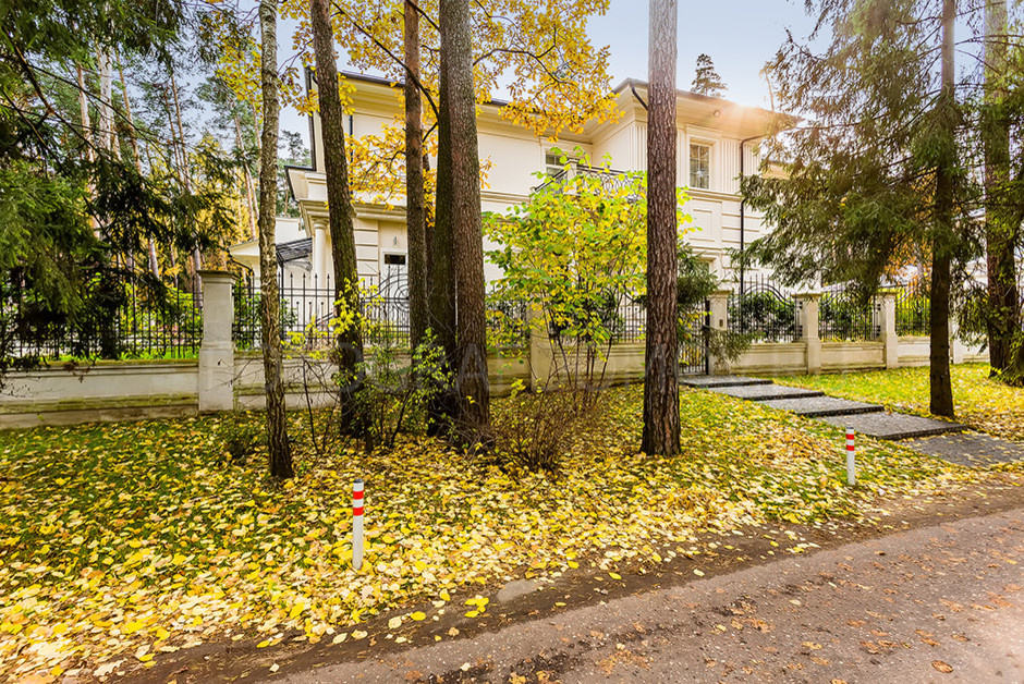 Обложка проекта: Роскошный дом на Рублевском шоссе