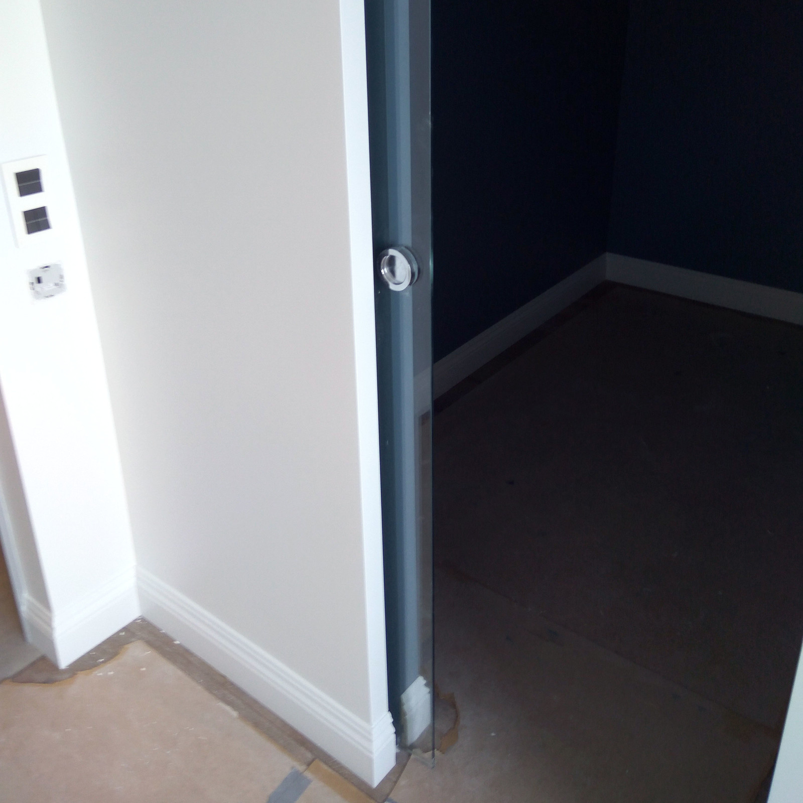 Стеклянные двери на Проспекте мира