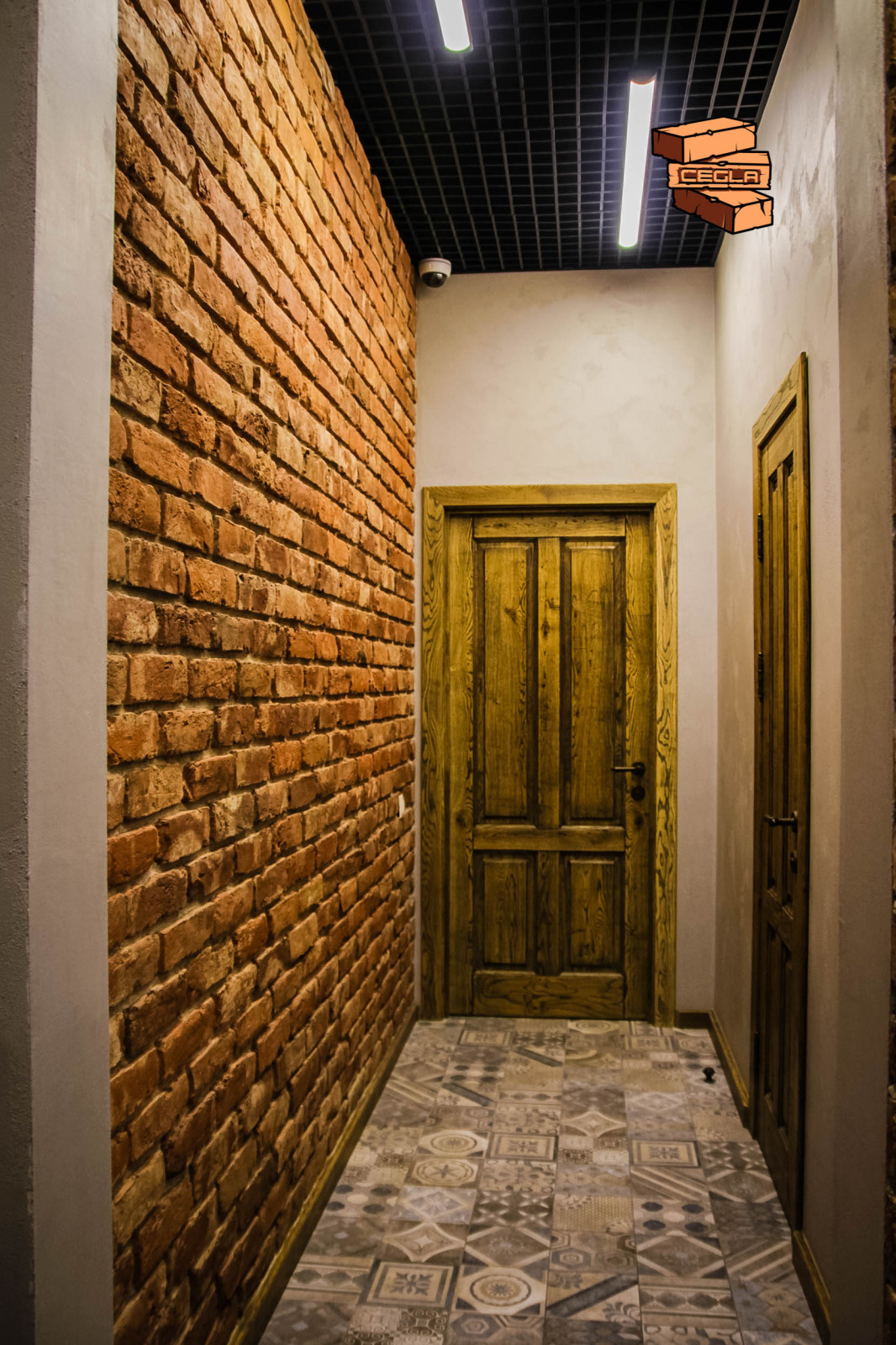 Примеры применения старинного кирпича