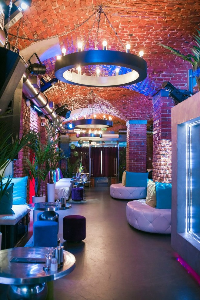 Примеры применения старинного кирпича