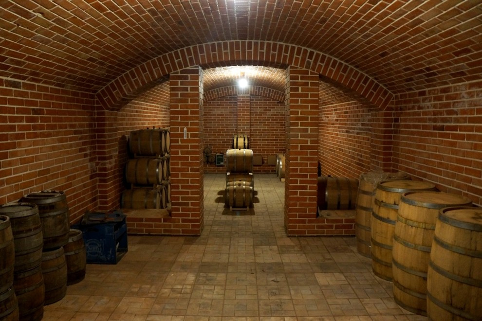 Примеры применения старинного кирпича