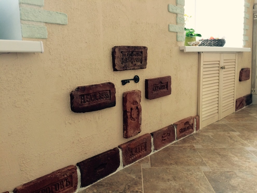 Примеры применения старинного кирпича