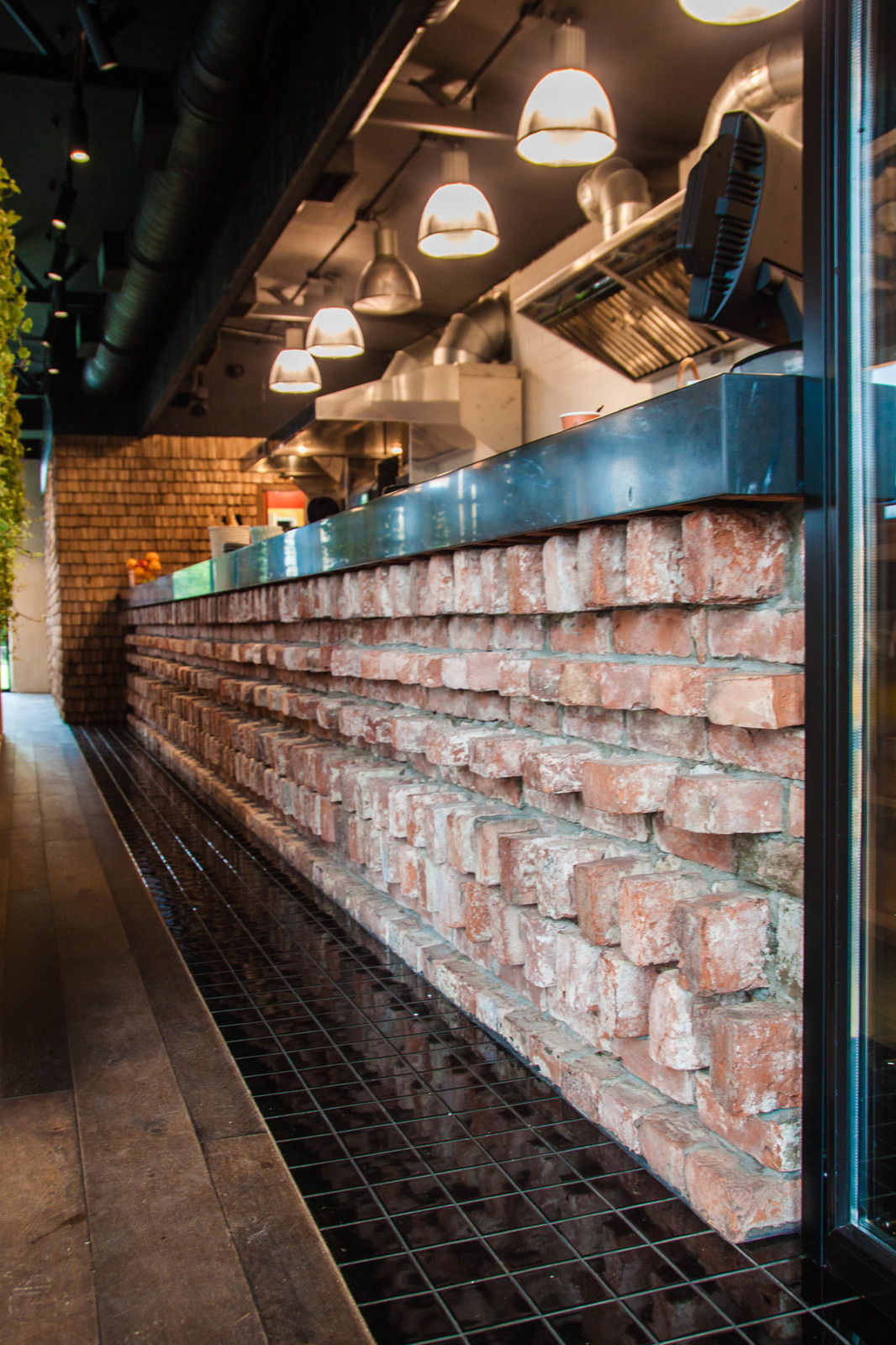 Примеры применения старинного кирпича