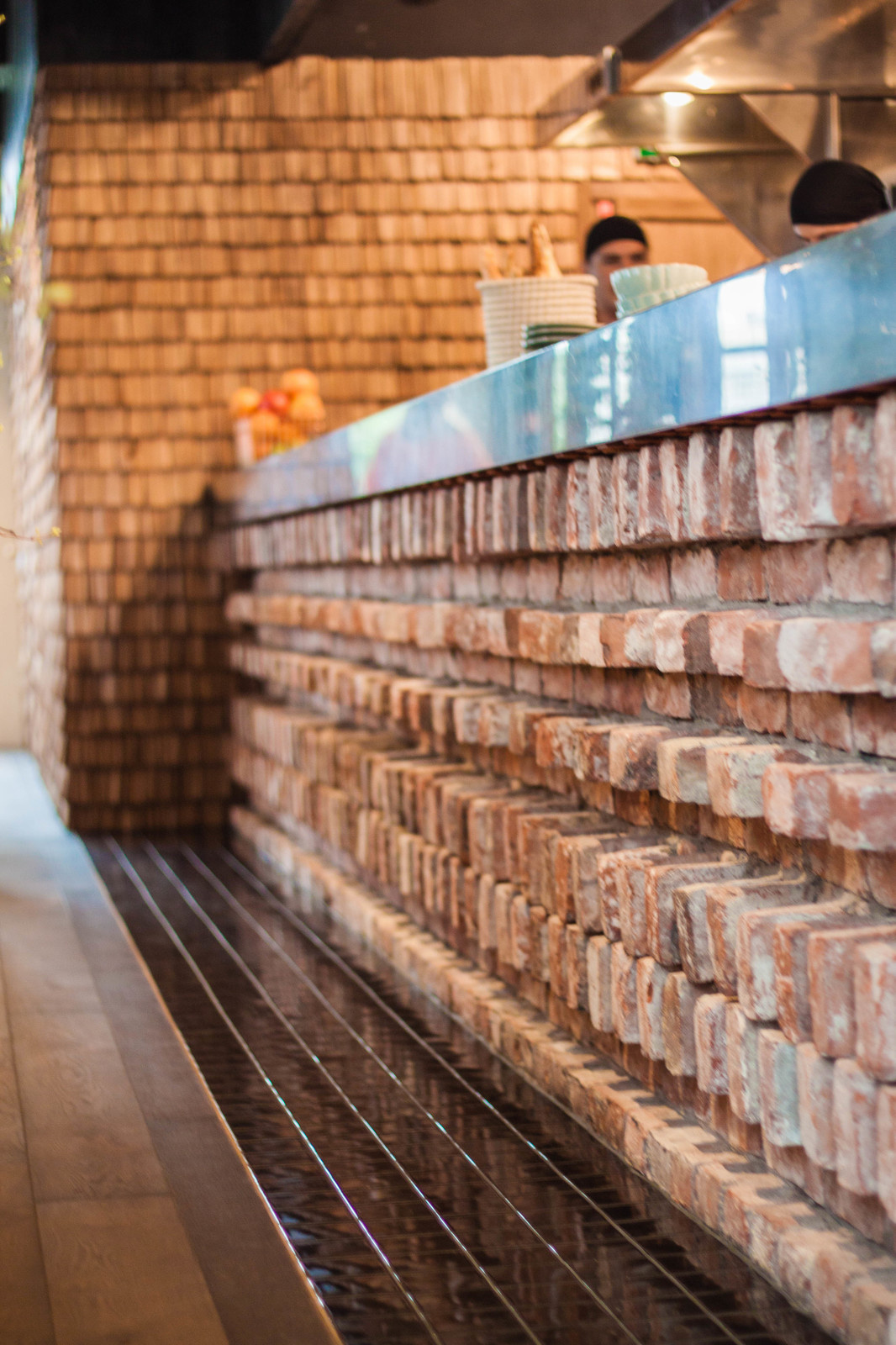 Примеры применения старинного кирпича