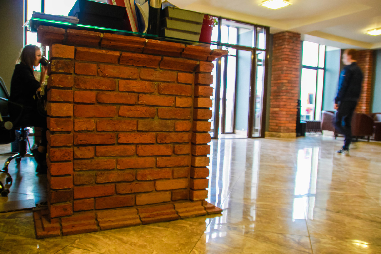 Примеры применения старинного кирпича