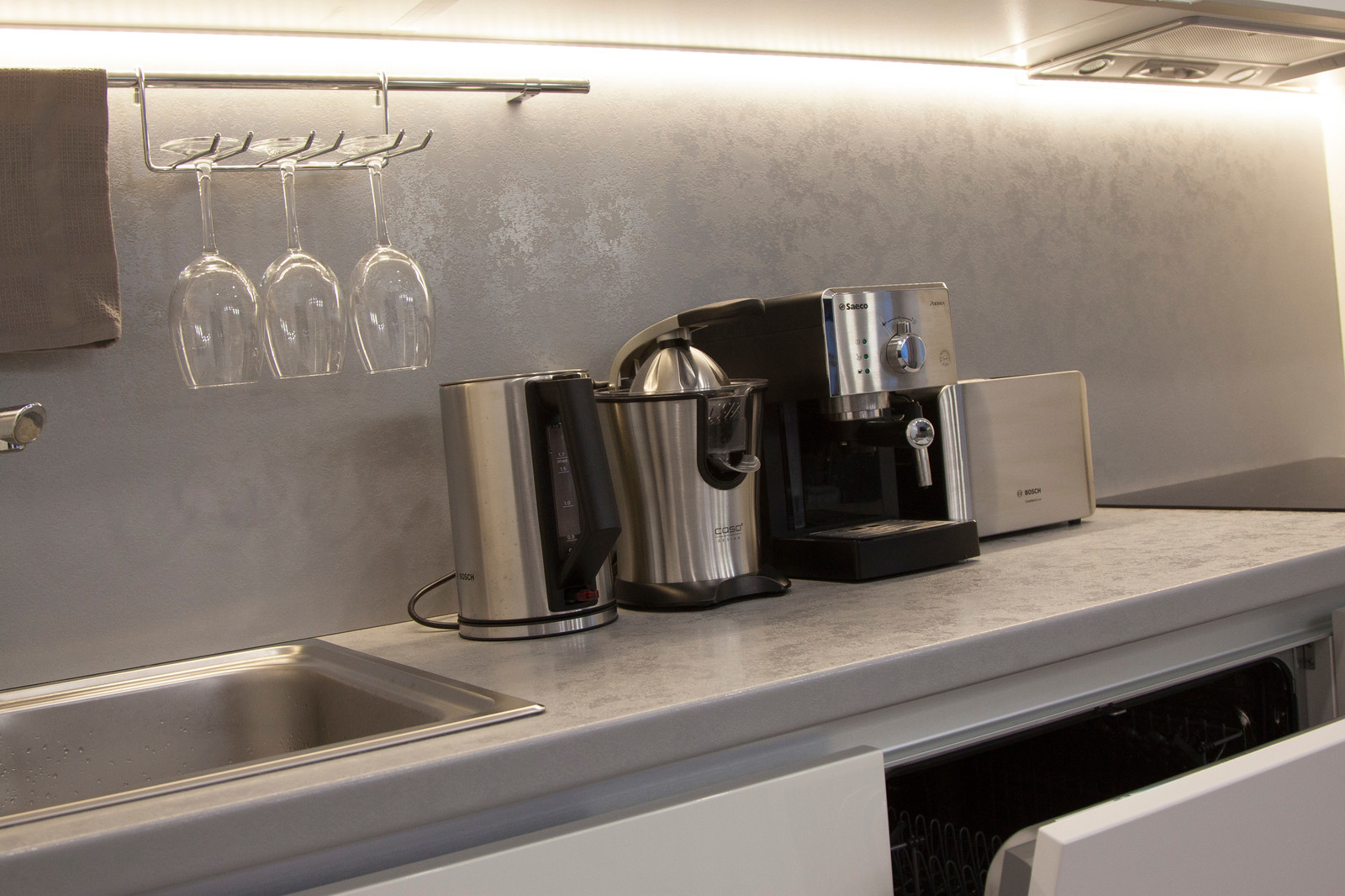 Однокомнатная белая студия