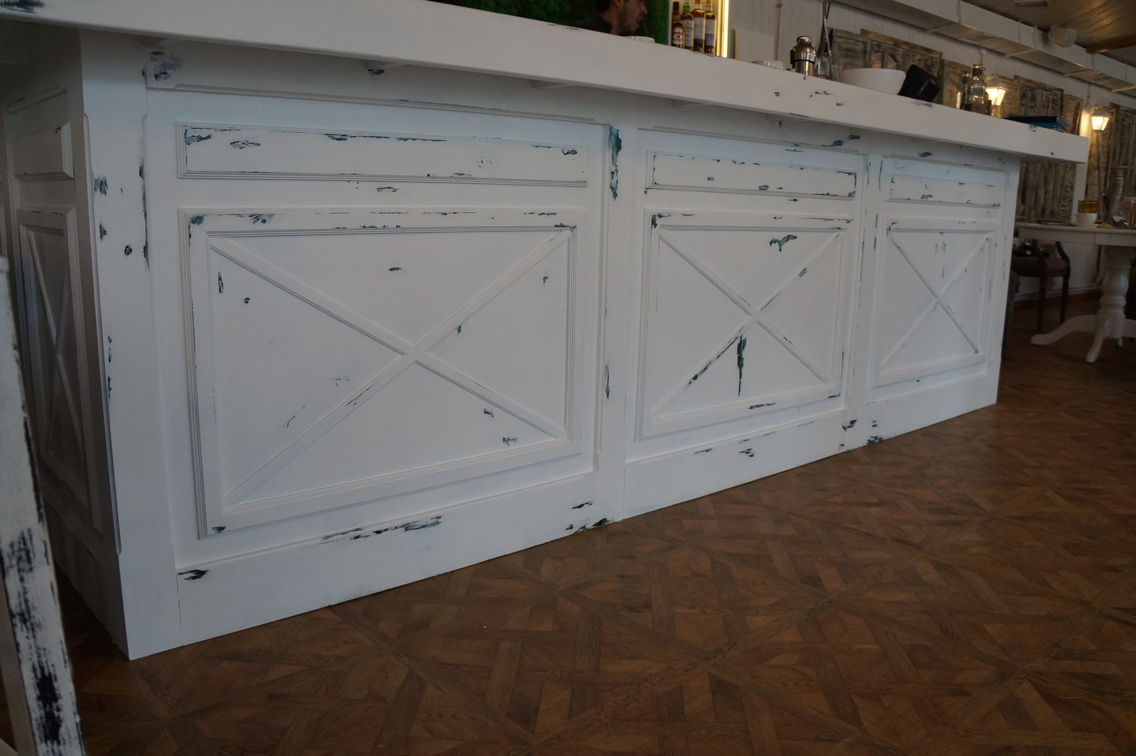 Барная стойка для ресторана "Резиденция Белого Кролика" ул. Свободы,2