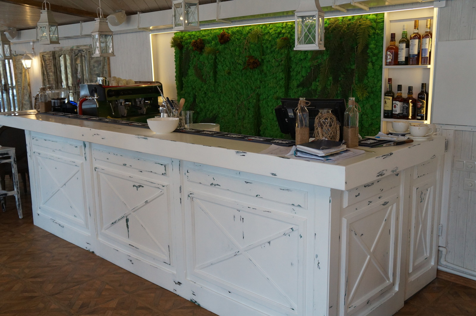 Барная стойка для ресторана "Резиденция Белого Кролика" ул. Свободы,2