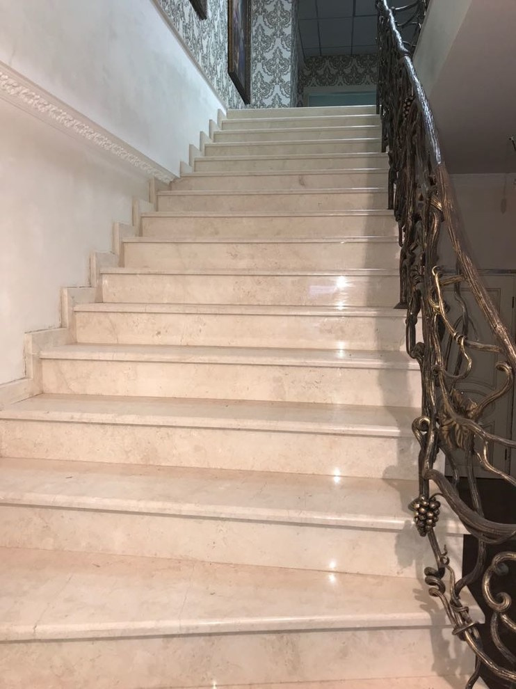 Лестница из мрамора CREMA GOLD