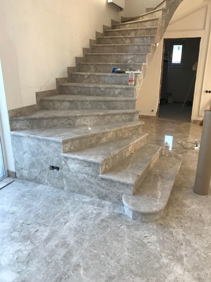 полы и лестница из мрамора AGORA