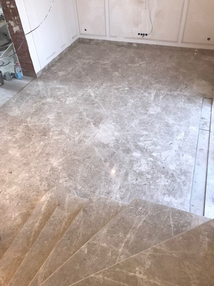 полы и лестница из мрамора AGORA