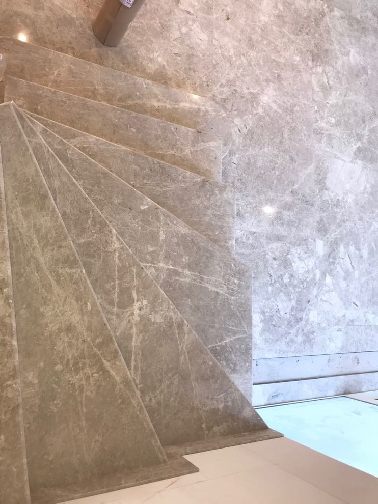 полы и лестница из мрамора AGORA