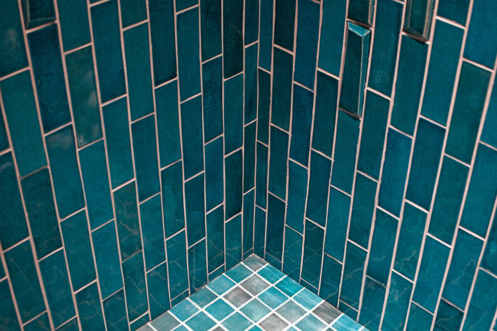 Стильная плитка со сложной геометрией для ванной комнаты