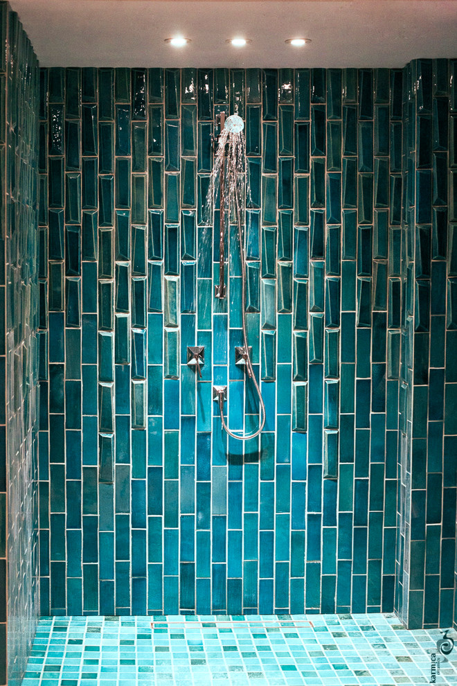 Стильная плитка со сложной геометрией для ванной комнаты