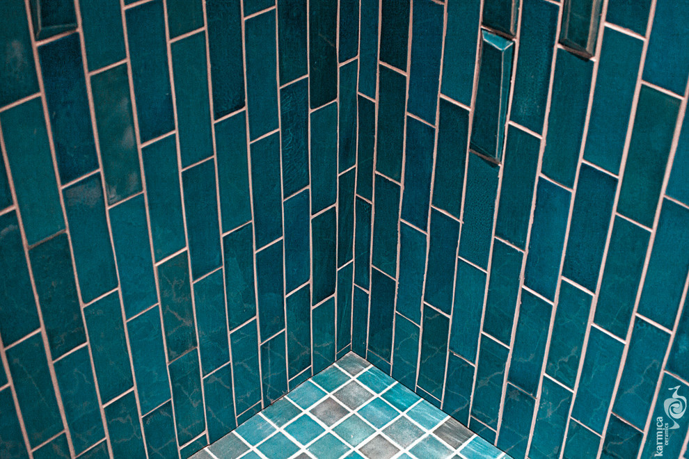 Обложка проекта: Стильная плитка со сложной геометрией для ванной комнаты