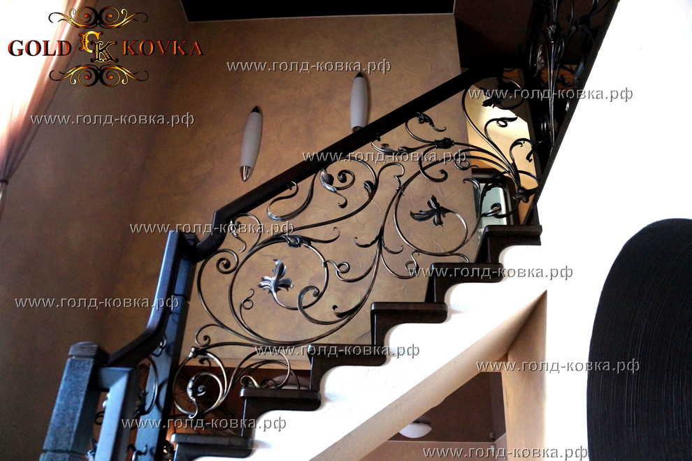 Лестничный марш (перила внутри дома)