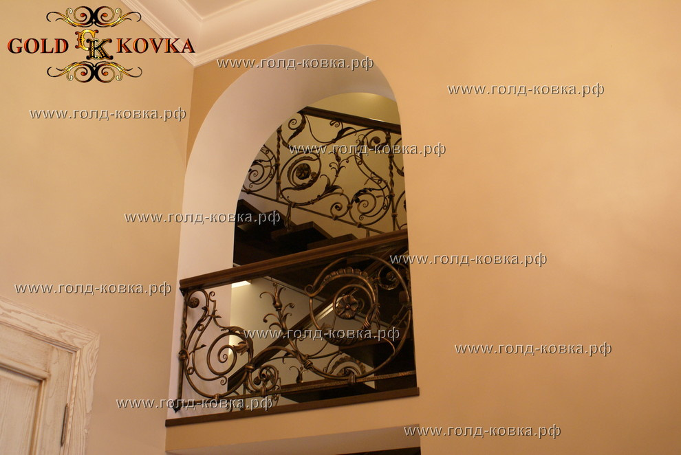 Лестничный марш (перила внутри дома)