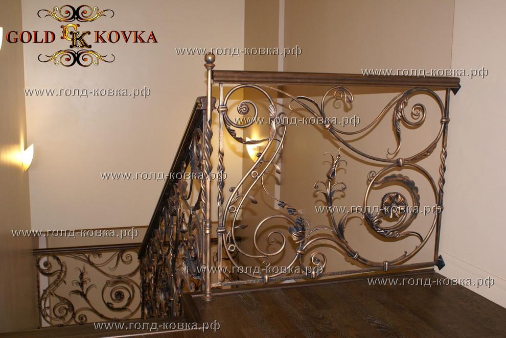 Лестничный марш (перила внутри дома)