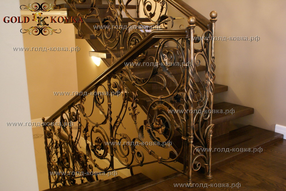 Лестничный марш (перила внутри дома)