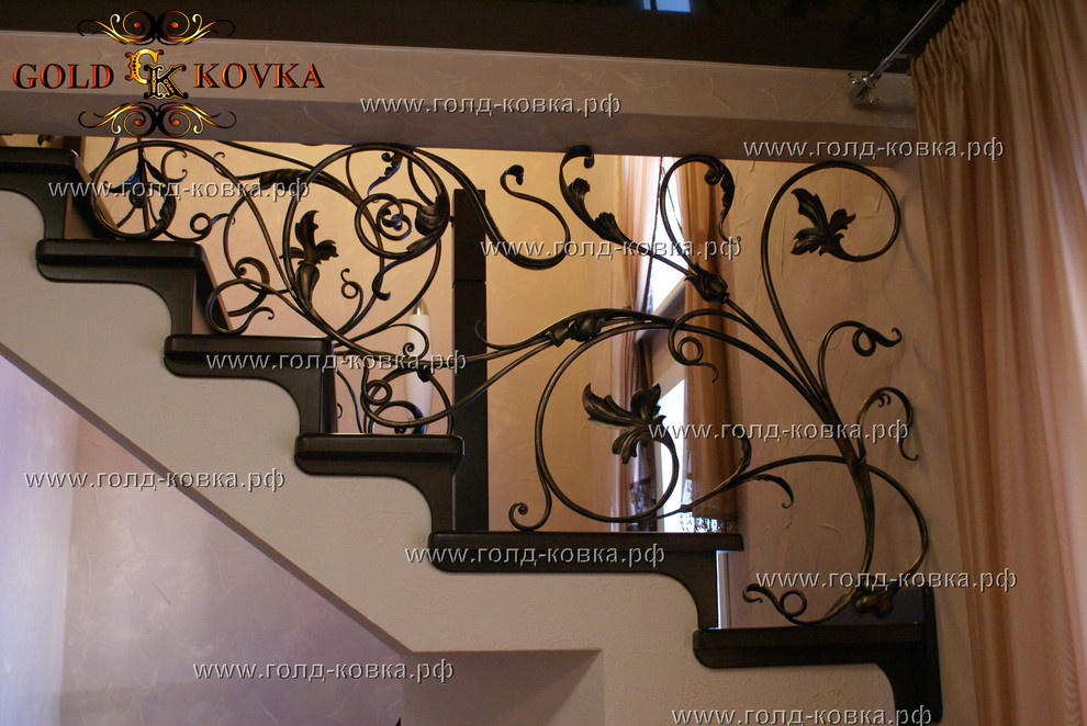 Лестничный марш (перила внутри дома)