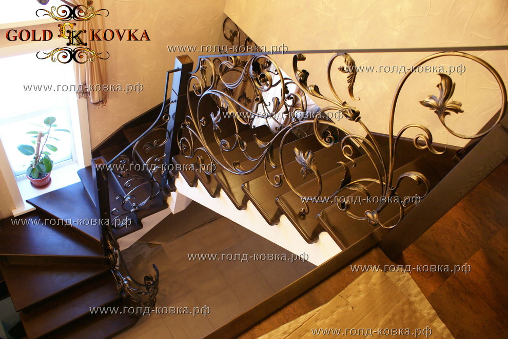 Лестничный марш (перила внутри дома)