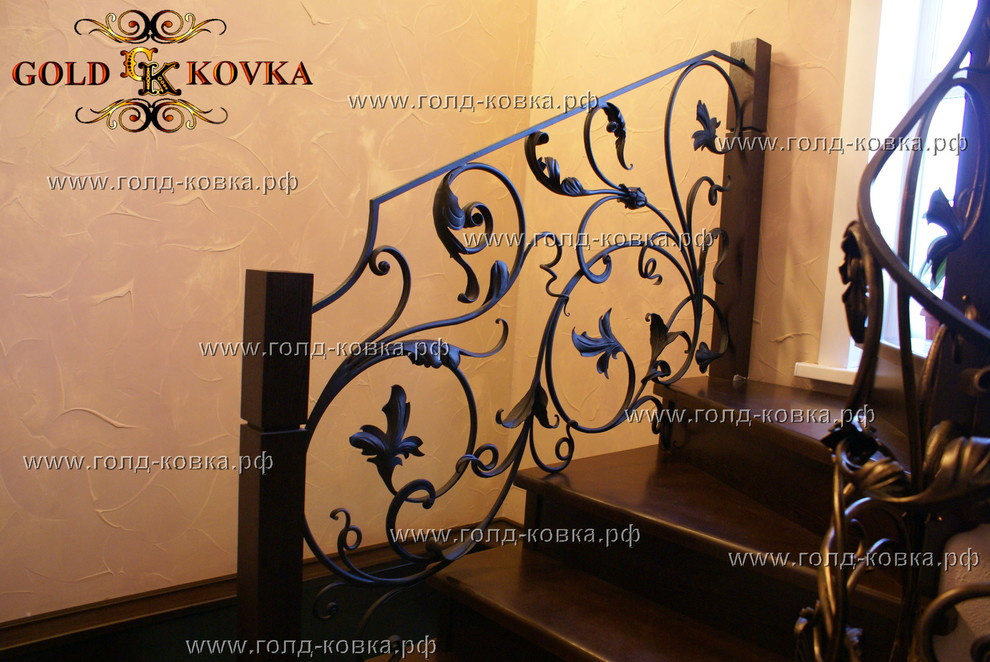 Лестничный марш (перила внутри дома)