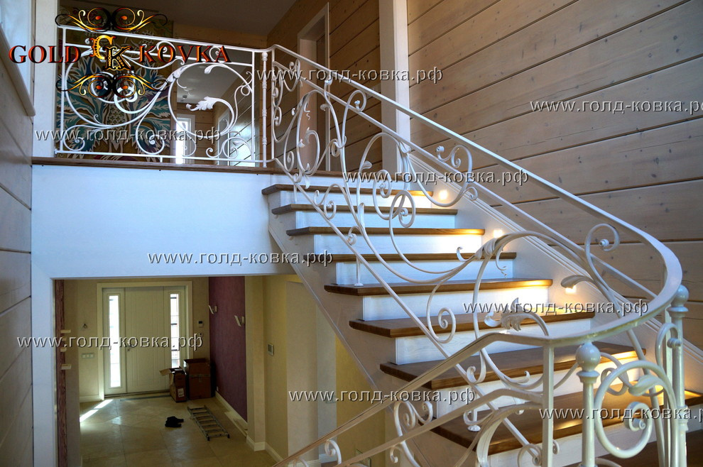 Лестничный марш (перила внутри дома)