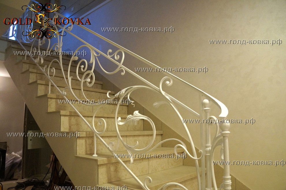 Лестничный марш (перила внутри дома)