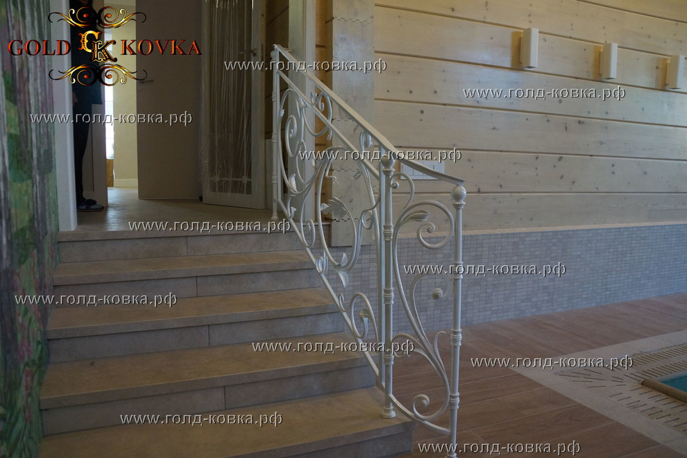 Лестничный марш (перила внутри дома)