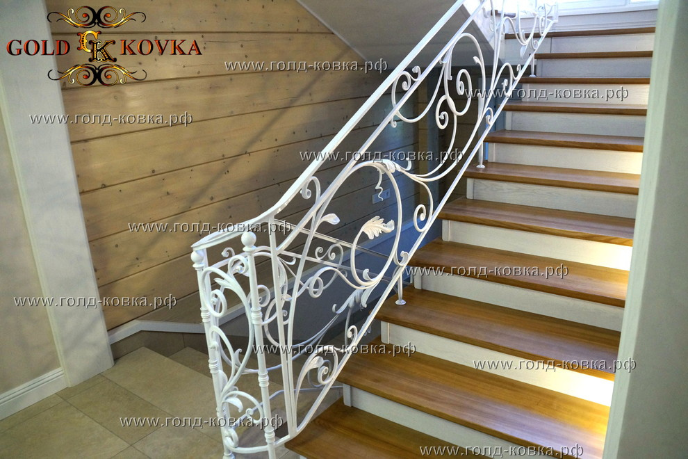 Лестничный марш (перила внутри дома)