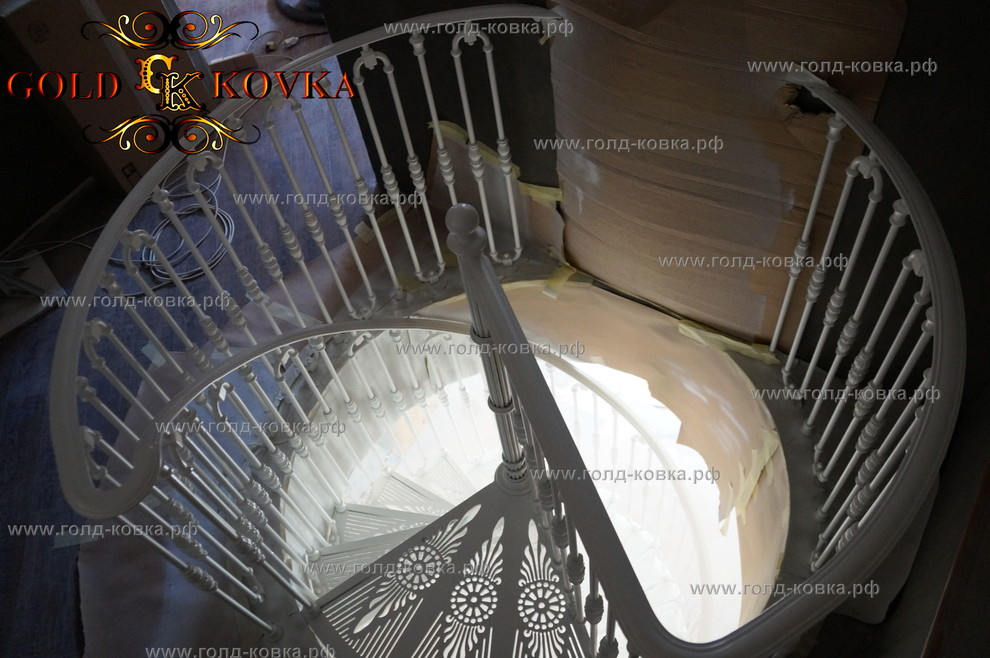 Лестничный марш (перила внутри дома)