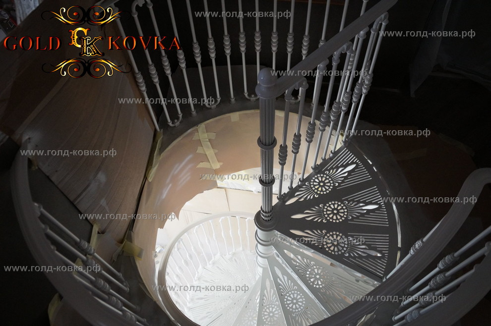 Лестничный марш (перила внутри дома)