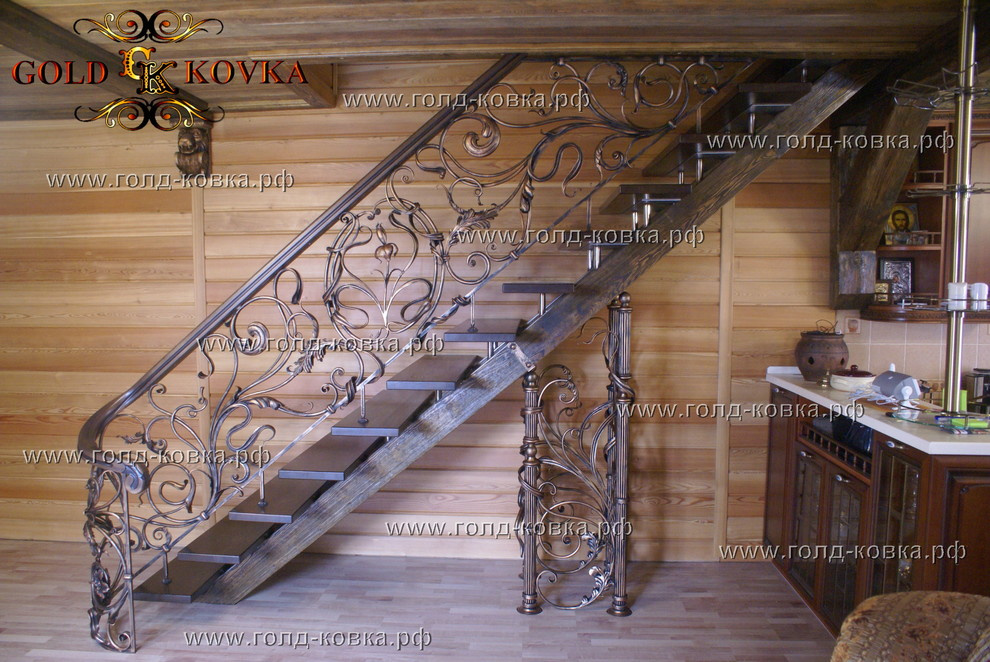 Лестничный марш (перила внутри дома)