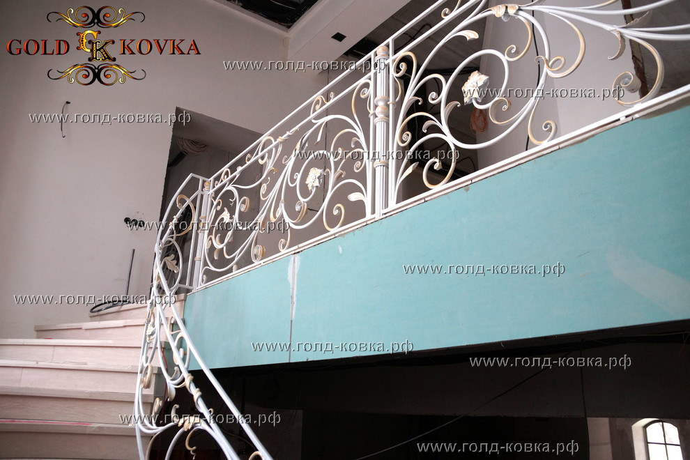 Лестничный марш (перила внутри дома)