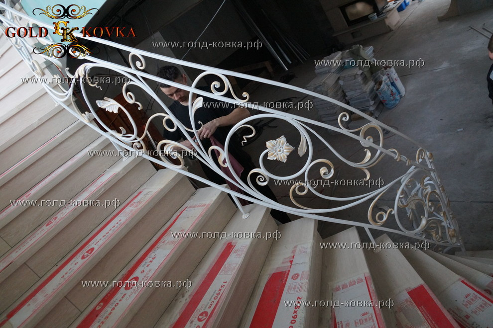 Лестничный марш (перила внутри дома)