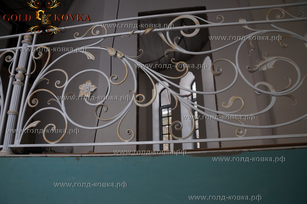 Лестничный марш (перила внутри дома)