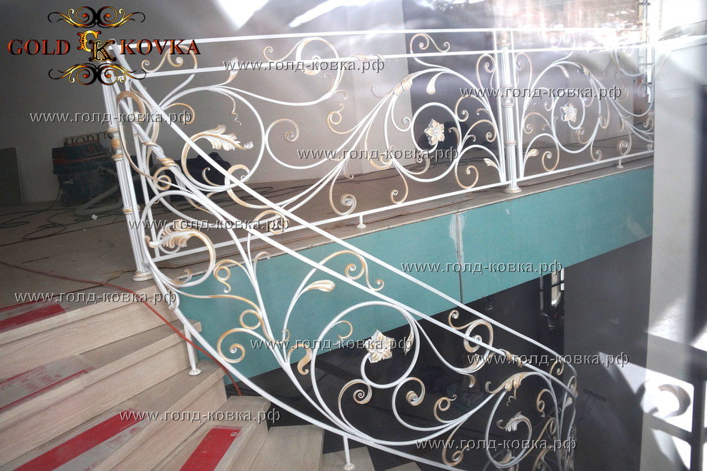 Лестничный марш (перила внутри дома)