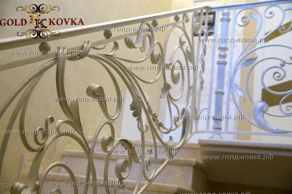 Лестничный марш (перила внутри дома)