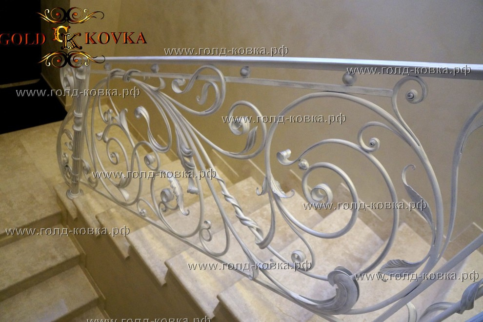 Лестничный марш (перила внутри дома)