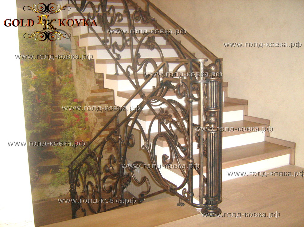 Лестничный марш (перила внутри дома)
