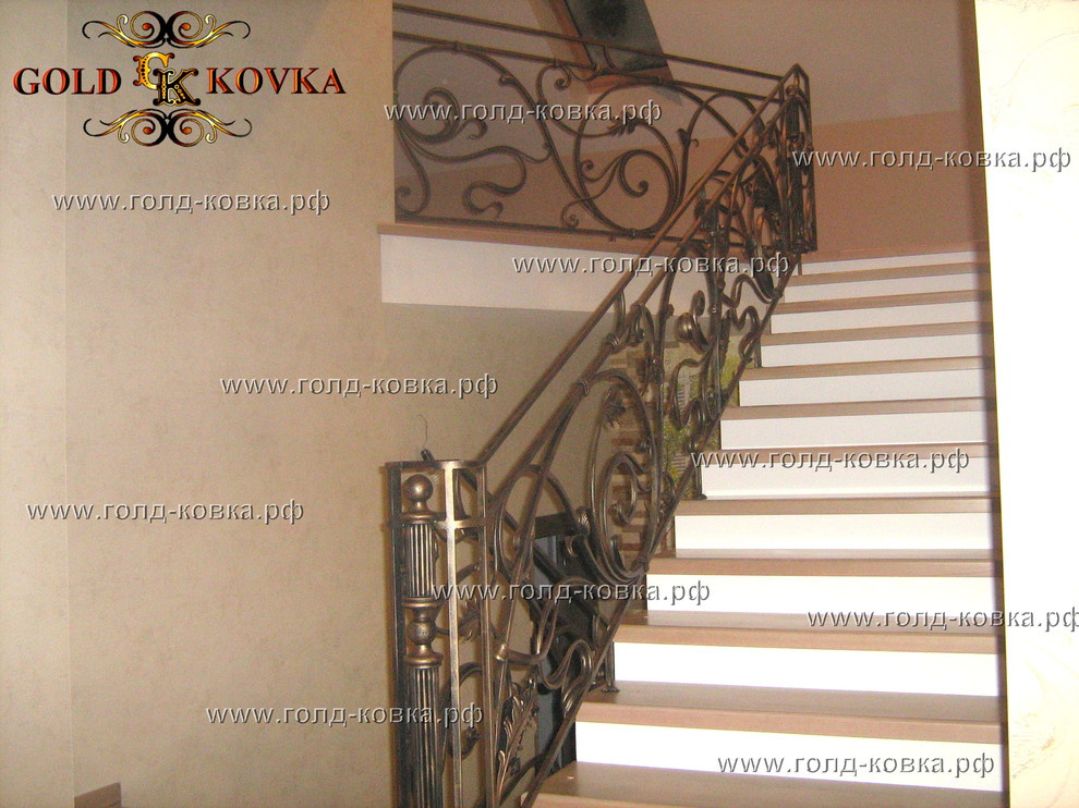 Лестничный марш (перила внутри дома)