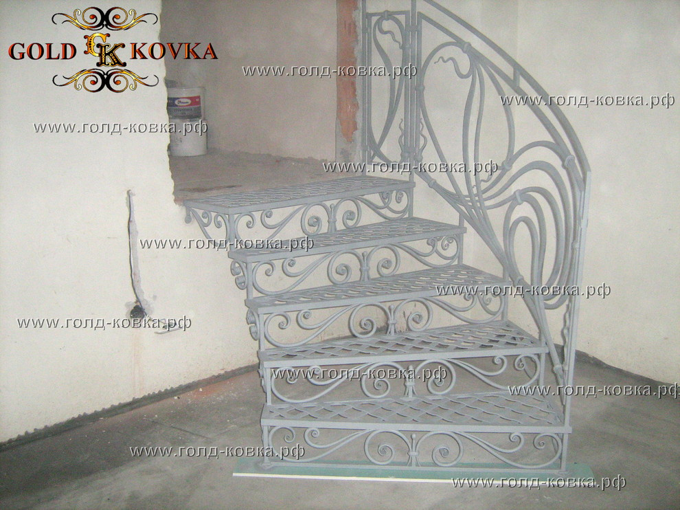 Обложка проекта: Лестничный марш (перила внутри дома)