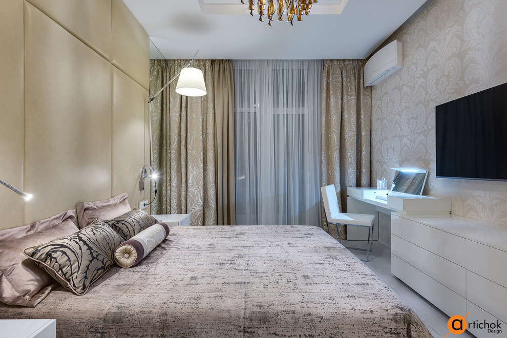 Идеи дизайна спальни со стенами узора "дамаск"