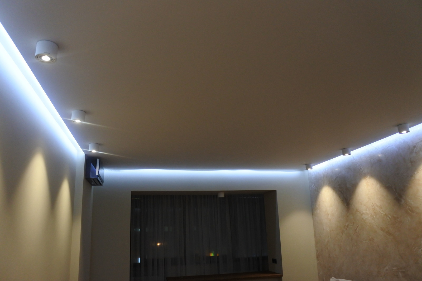 Обложка проекта: Реализация проекта гостиной в Тюмени