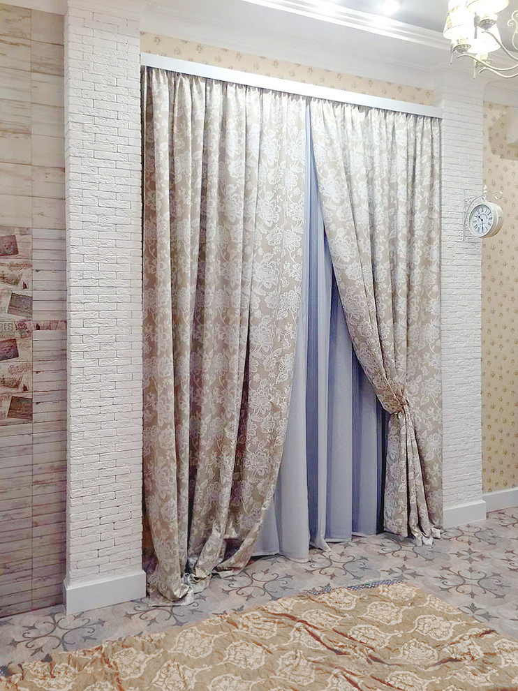 Двухэтажный дом с бассейном и выходом на крышу