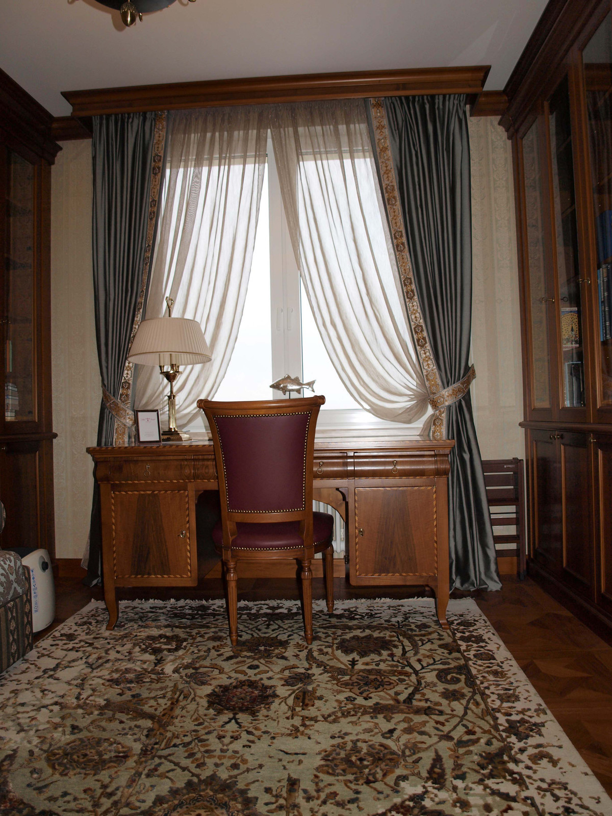 Ткани, кабинет, портьера James Hare,тюль Aldeco