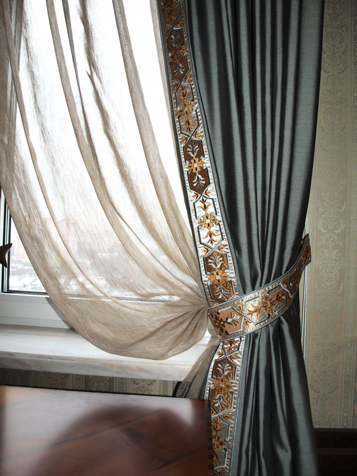 Ткани, кабинет, портьера James Hare,тюль Aldeco