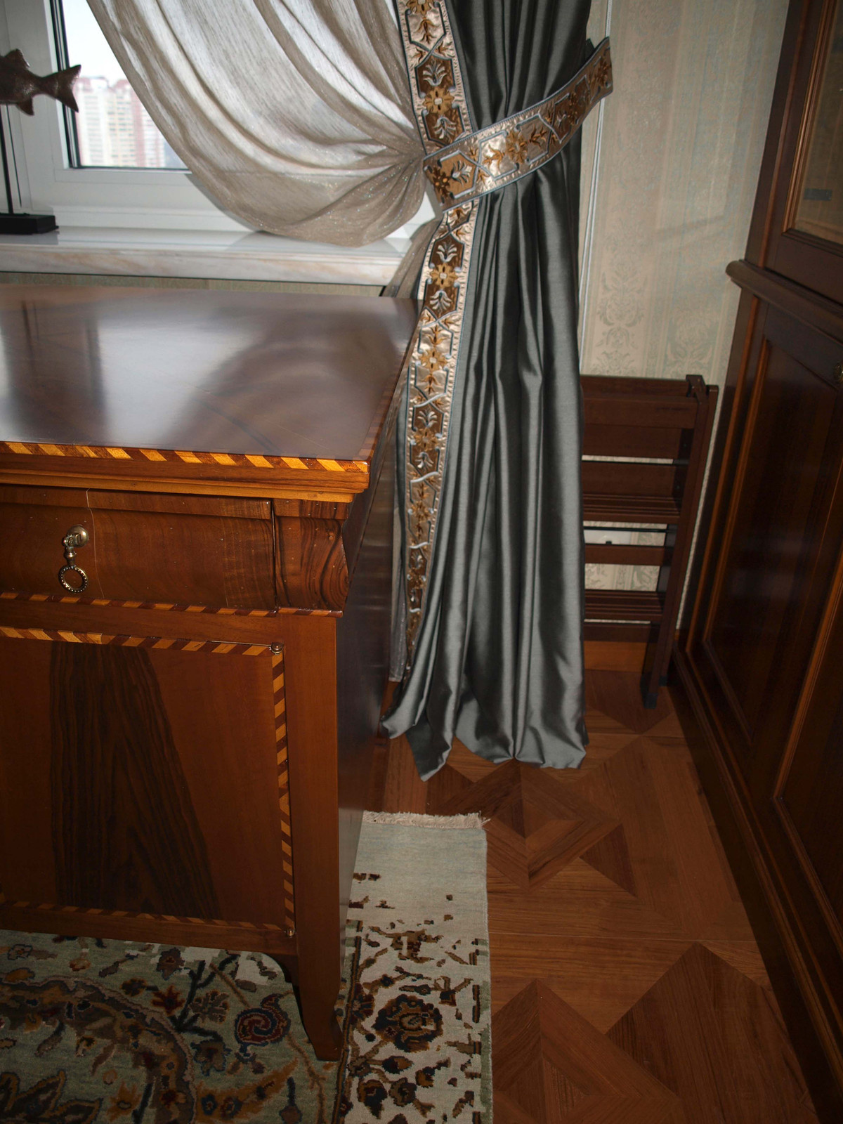 Ткани, кабинет, портьера James Hare,тюль Aldeco